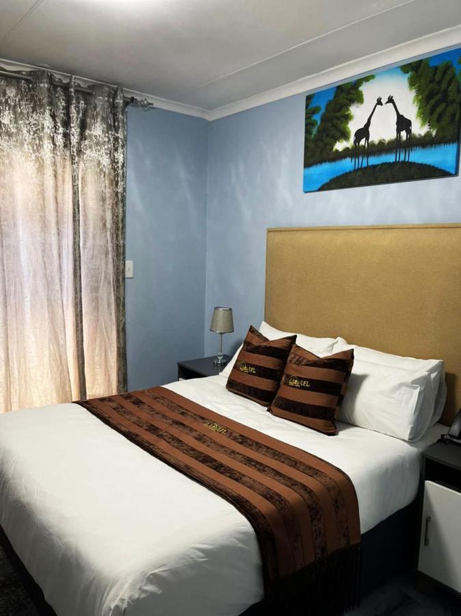 La-Nuel Guest Lodge Boksburg Luaran gambar