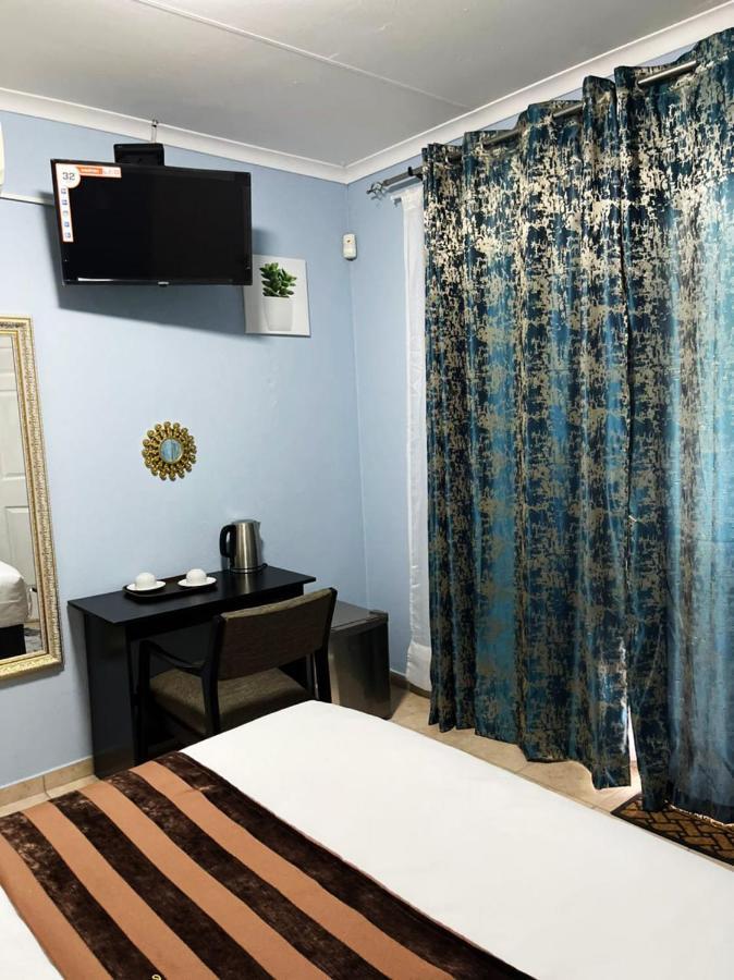 La-Nuel Guest Lodge Boksburg Luaran gambar