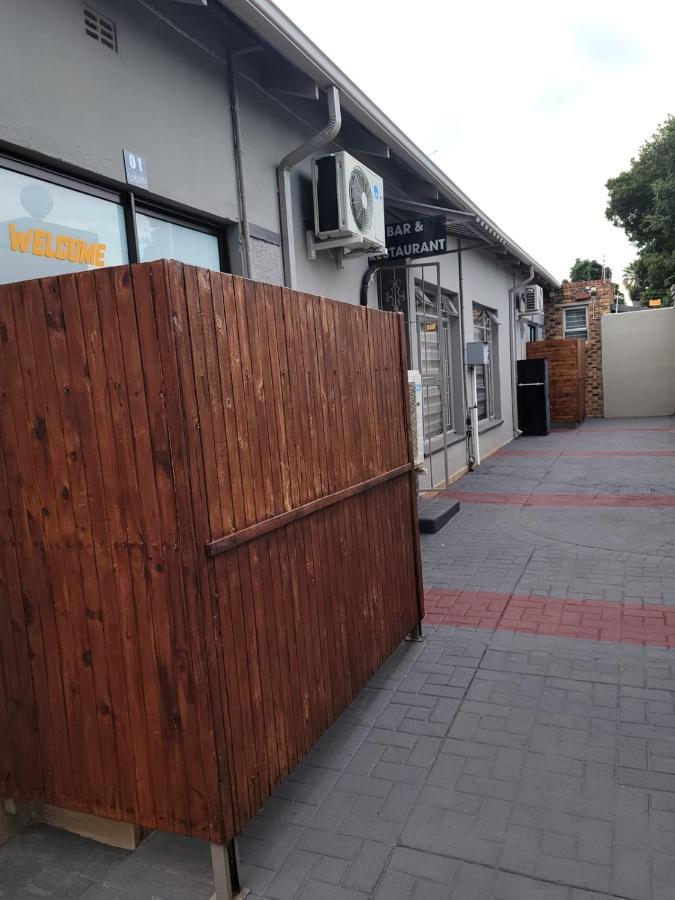 La-Nuel Guest Lodge Boksburg Luaran gambar